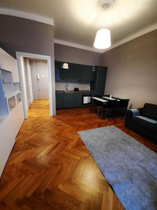 ترييستي Residence Montanelli الغرفة الصورة